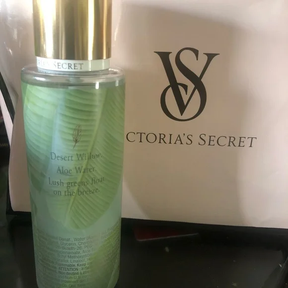 Victoria's Secret Beneath the palm - Picture 4 of 8